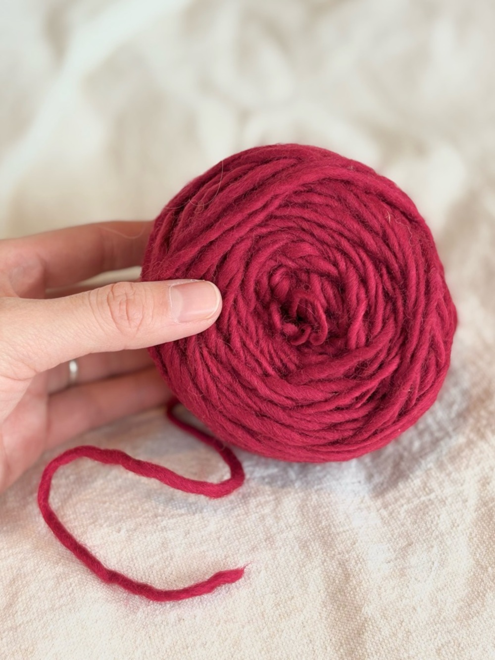 raspberry mini manos del uruguay clasica single cake ~60g skein aran wool nwot
